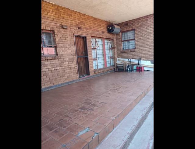 22 BEDROOM APARTMENT FOR SALE IN HOSPITAL VIEW